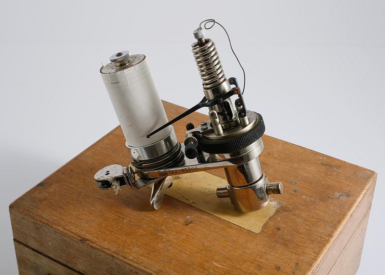 A mechanical pressure indicator, made by Maihak, Germany in the mid 20th century.