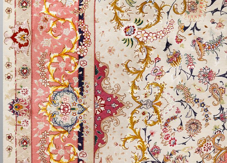 Matta, Täbris, part silk, s.k. 50 Radj, ca 343 x 250 cm.