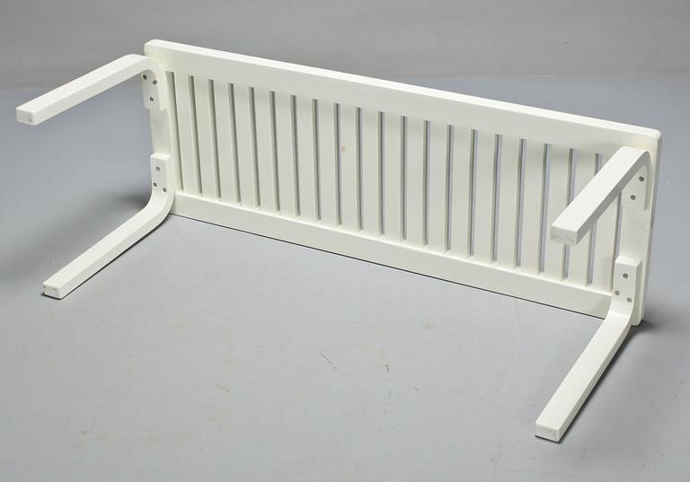 BÄNK, modell 153A, Alvar Aalto, Artek, Finland, modellen formgiven 1945.