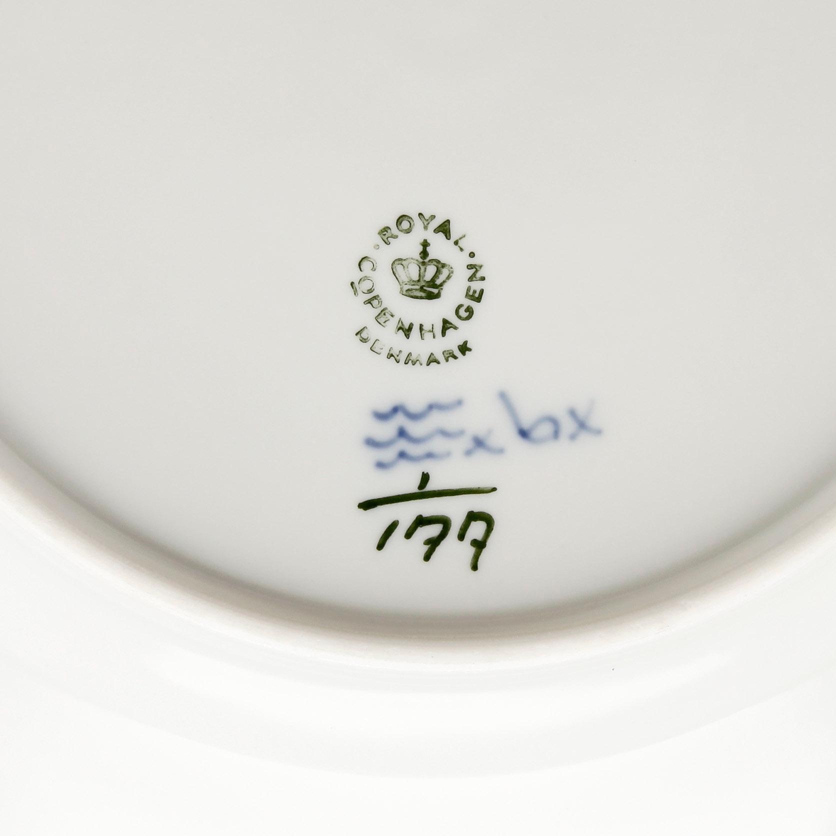 SERVISDELAR, 30 delar, porslin, "Musselmalet", Royal Copenhagen.