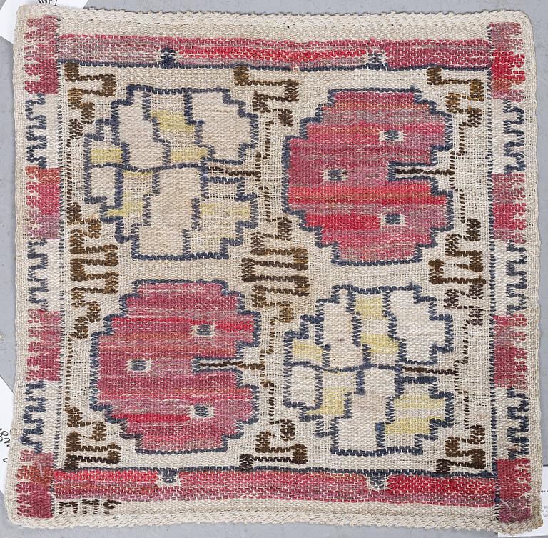 Märta Måås-Fjetterström, a textile, "Grodblad röd", flat weave, ca 38,5 x 38 cm, signed MMF.