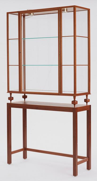 A Josef Frank mahogany showcase cabinet, model 2077, Svenskt Tenn.