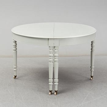 A late 19th century dining table.