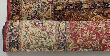 A CARPET, a semi-antique Tabriz, ca 339 x 253,5 cm.