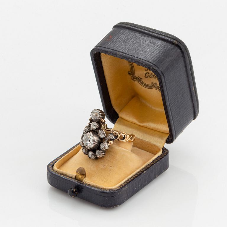 An 18K gold and silver ring set with old-cut diamonds.