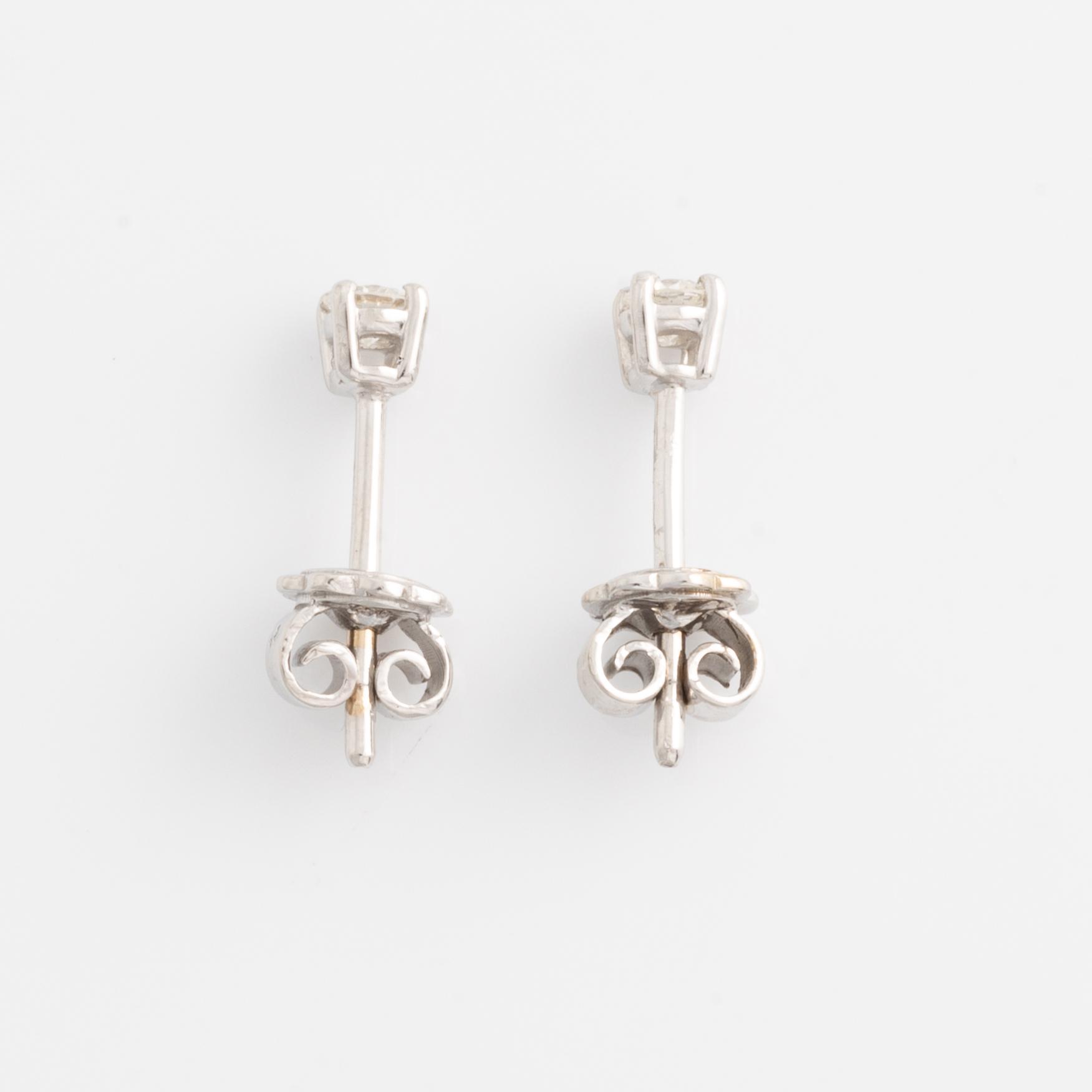 Earrings with brilliant-cut diamonds.