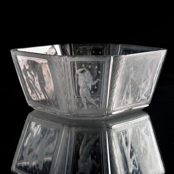 A Simon Gate 'Swedish Grace' engraved glass bowl, Orrefos 1921.