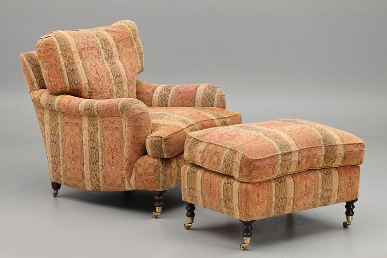 FÅTÖLJ med FOTPALL, George Smith Furniture, 2000-tal.