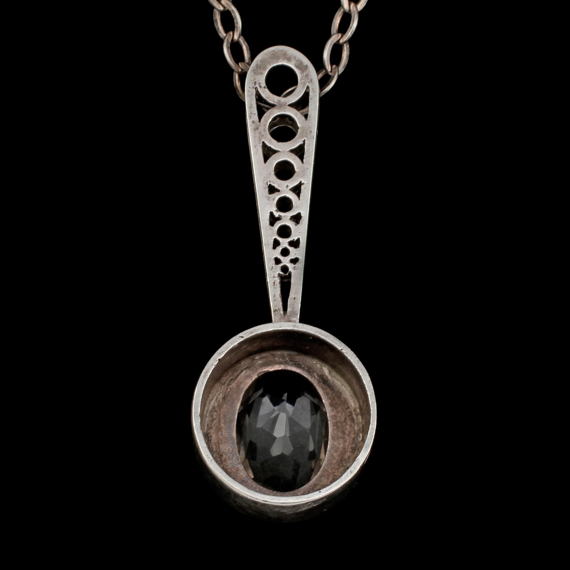 HALSBAND, silver medd fasettslipad bergskristall, Stigbert för Engelbert, Stockholm, 1967. Vikt 22 g.