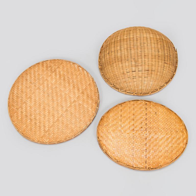 A mid-20th century rattan basket and two rattan trays. Retailer Artek Finland.