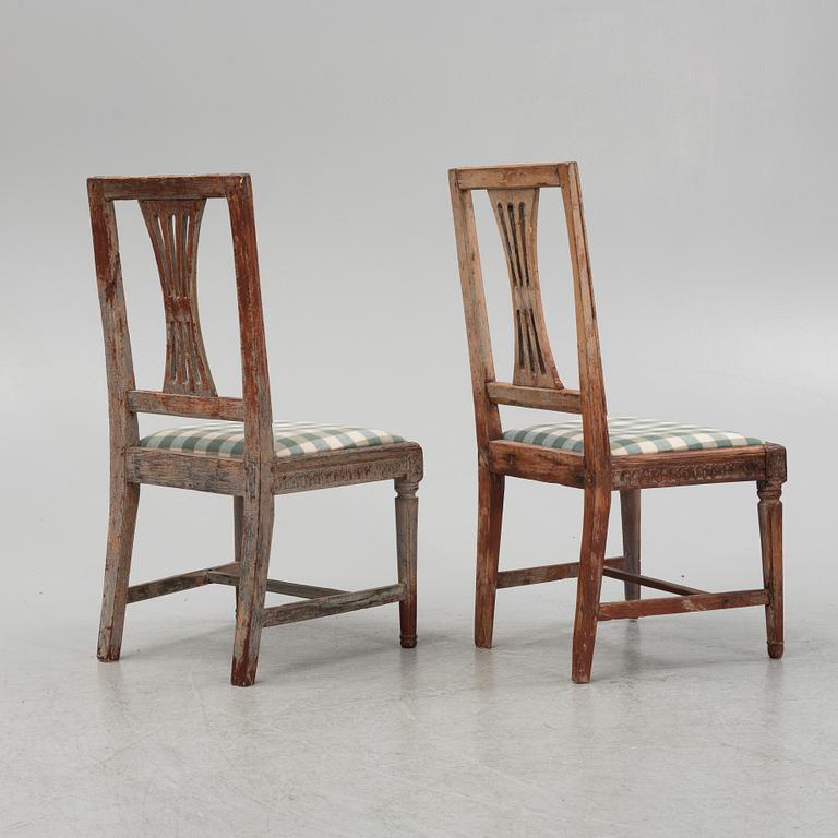 Stolar, ett par, gustavianska, omkring år 1800.
