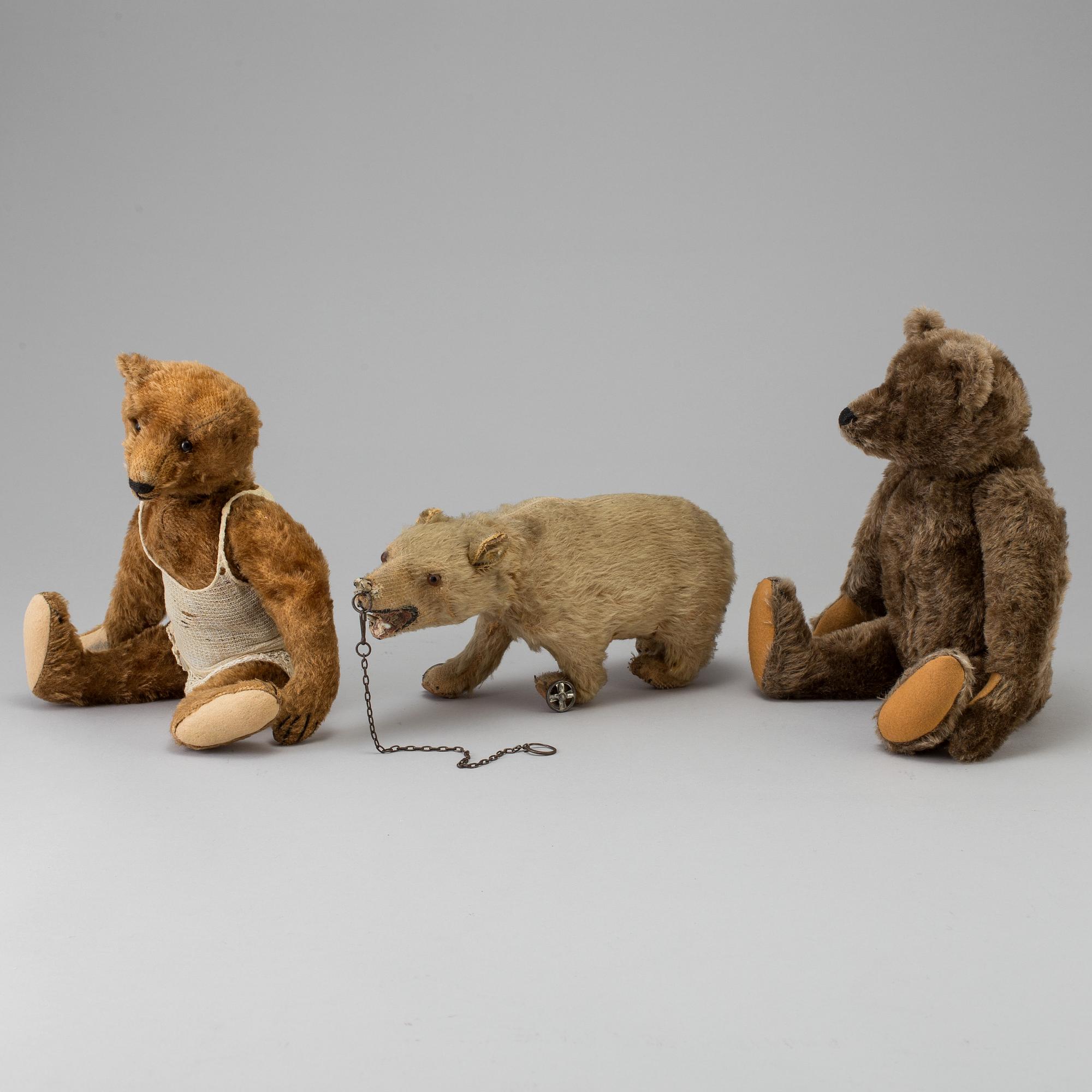 Three teddybears including Steiff first half of the 20th century.