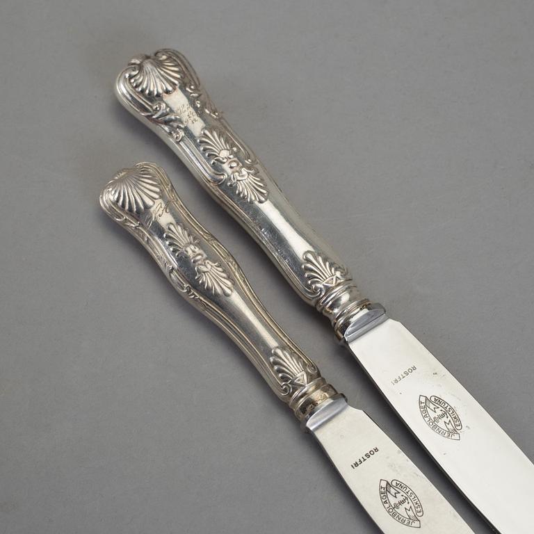 BESTICKSERVIS, silver, 56 delar av olika modeller. Bl a Möllenborg, Stockholm, 1896. Vikt ca 2 080 gram.