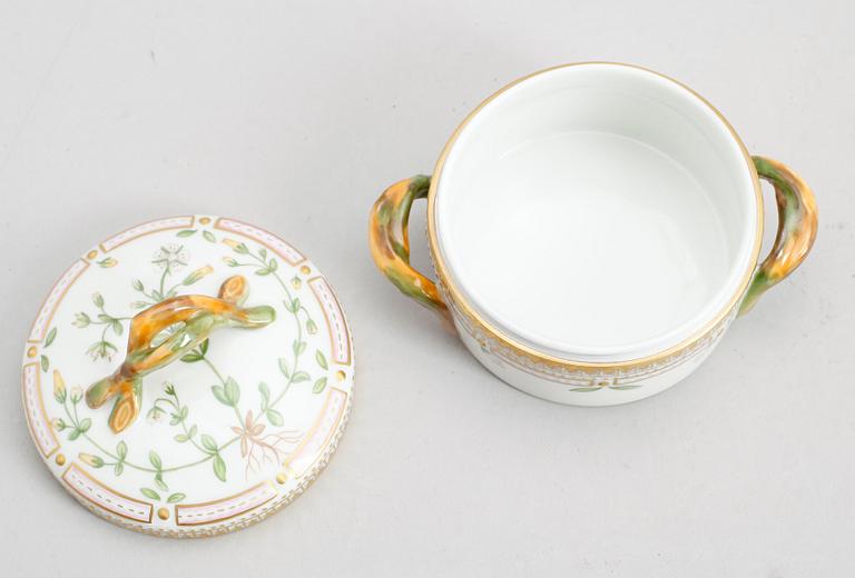 LOCKSKÅL, porslin, "Flora Danica", Royal Copenhagen.