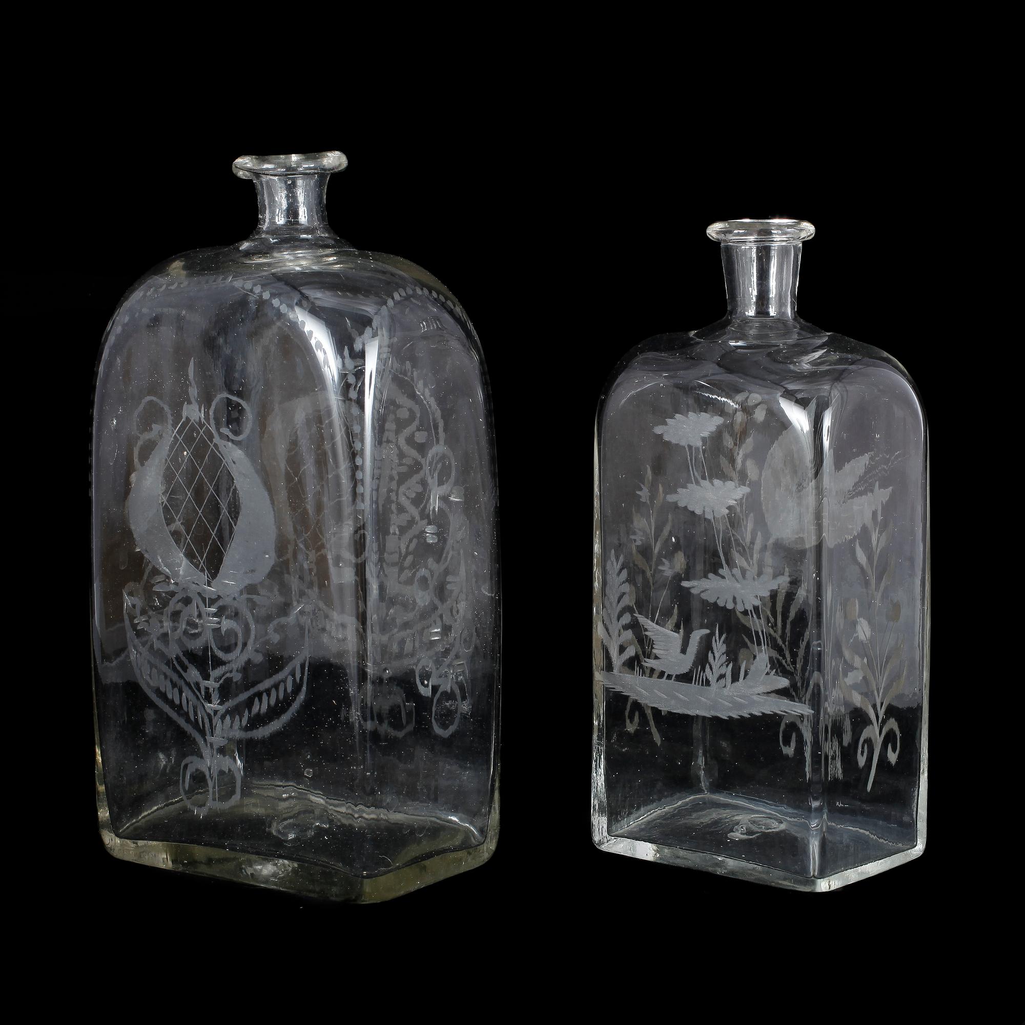 BRÄNNVINSFLASKOR, 2 st, glas, 1800-tal.