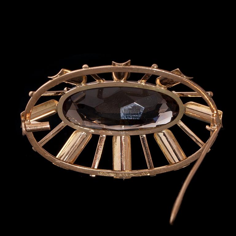 BROSCH, 14K guld, rökkvarts. Vikt ca 7,0 g.