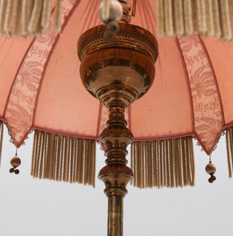 GOLVLAMPA, 1900-talets första hälft.