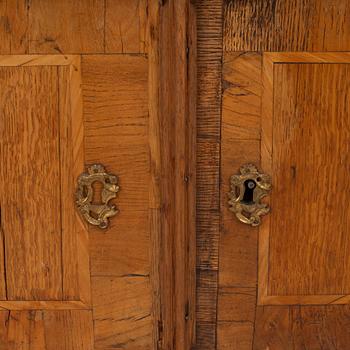 A late-Baroque wall cabinet, first part 18th century.