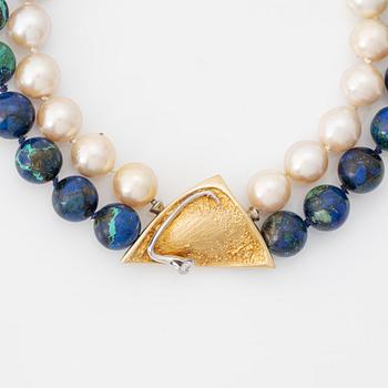 Ole Lynggaard, spänne i  18K guld med briljantslipad diamant.