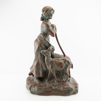 Dekorativ skulptur Kvinna med får och lie 1900-talets första hälft.