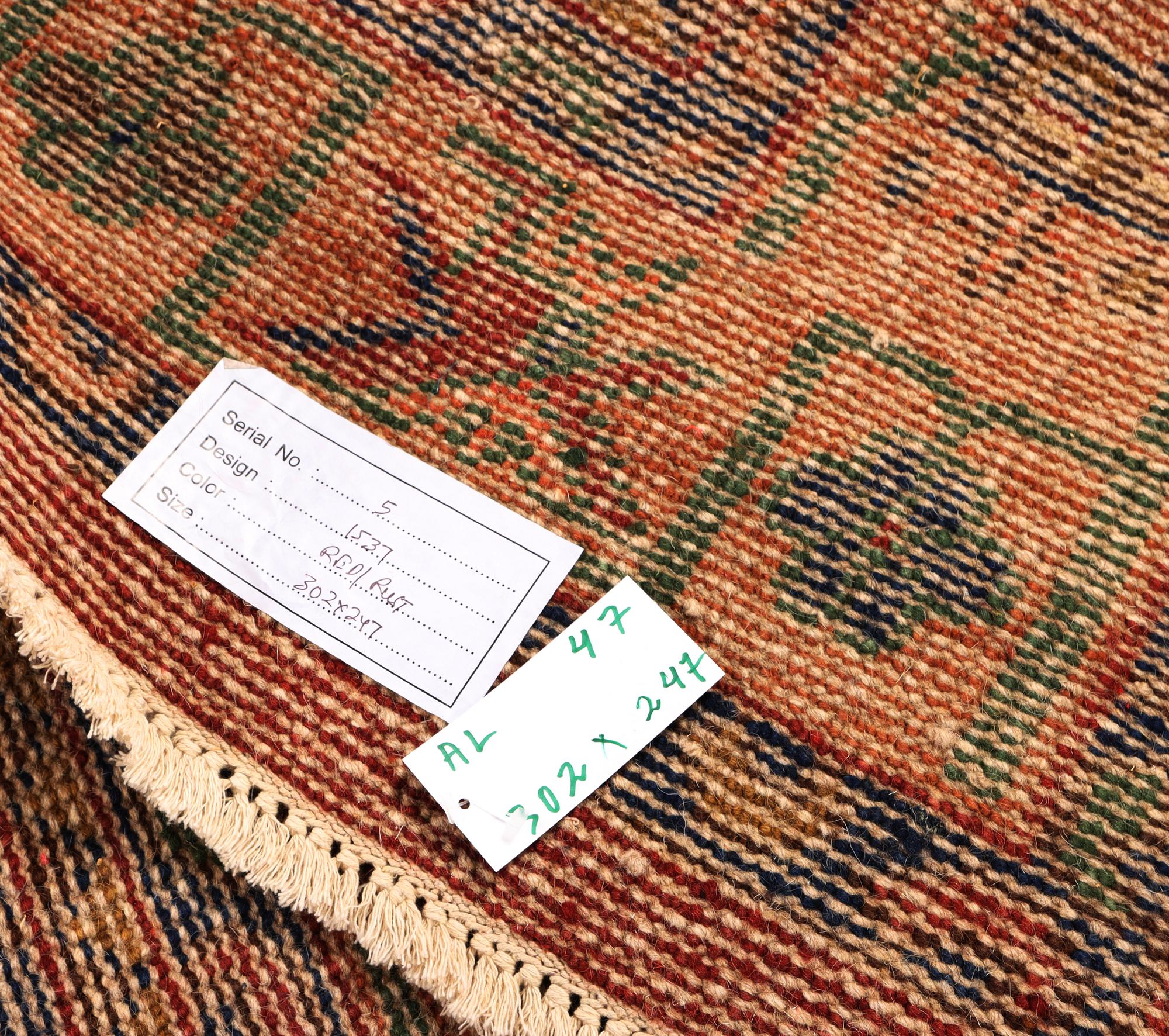 Matta, med s.k. Mamlukdesign, ca. 302 x 247 cm.