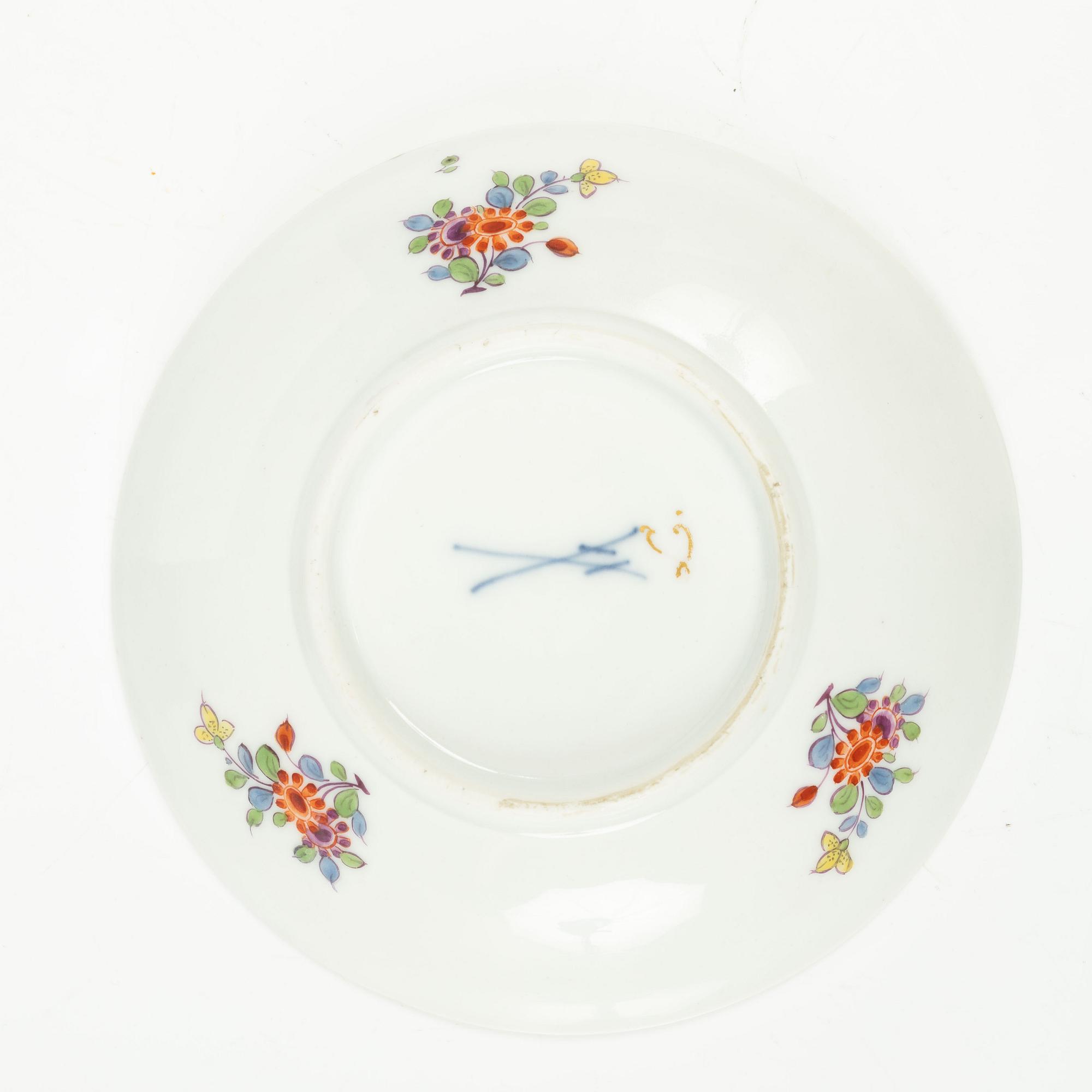 Kopp med lock, fat, porslin, Meissen respektive KPM, 1700-/1800-tal.