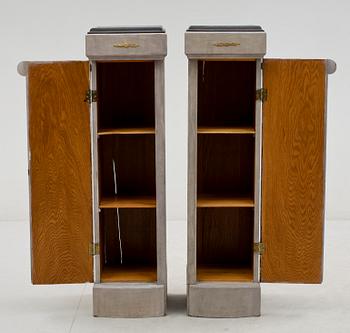 KOLONNSKÅP, ett par, 1900-tal.