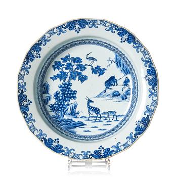 A large blue and white basin, Qing dynasty, early 18th Century.