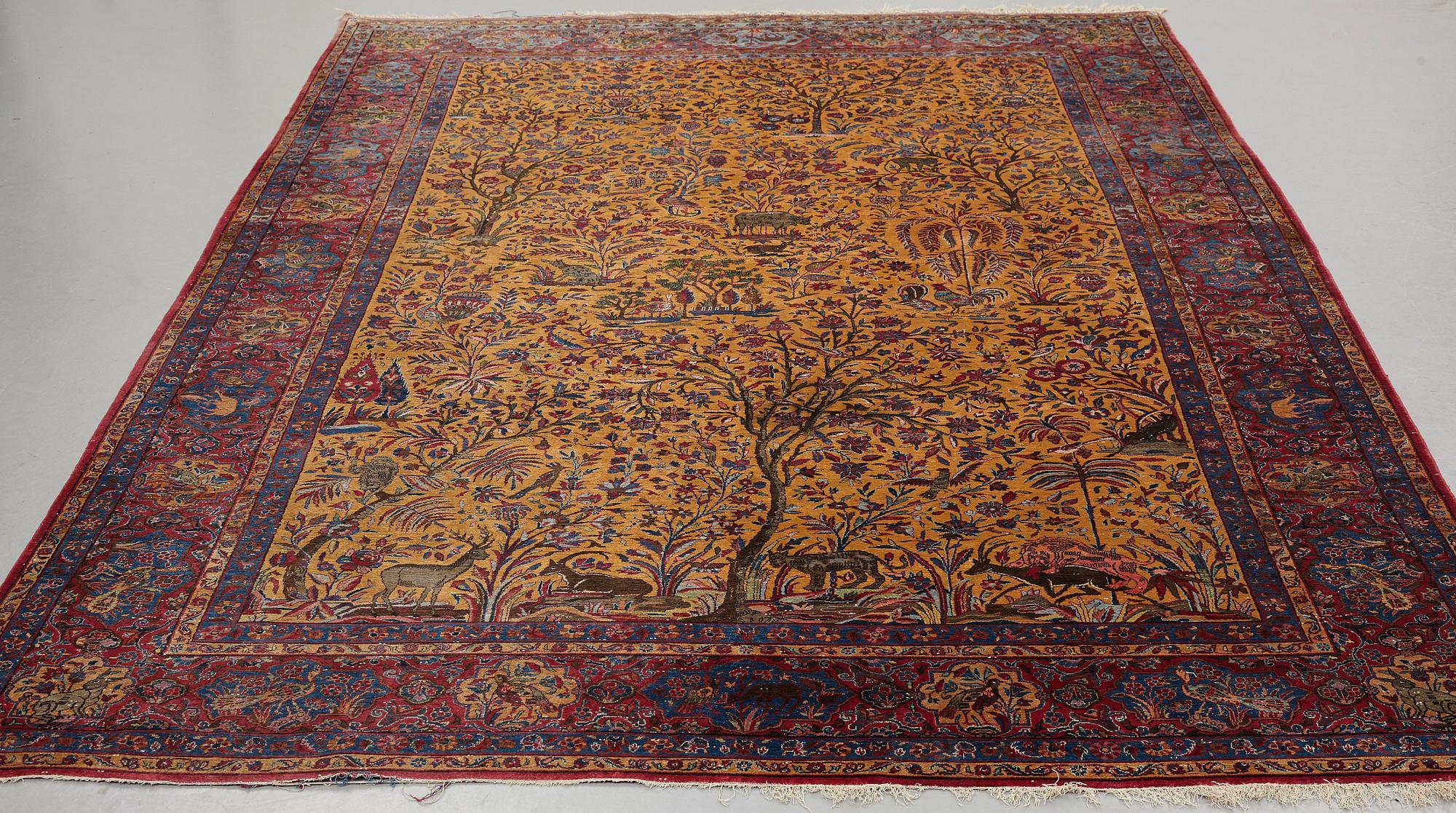 Matta, semiantik silke Keshan figural, ca 309-310 x 204,5-207 cm.