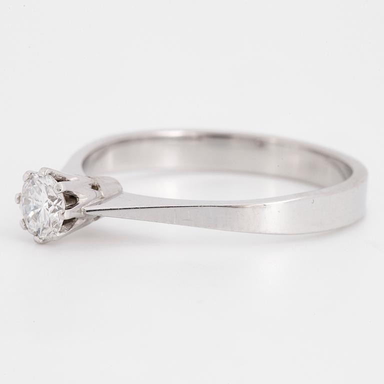 0,26 ct brilliant-cut diamond ring.