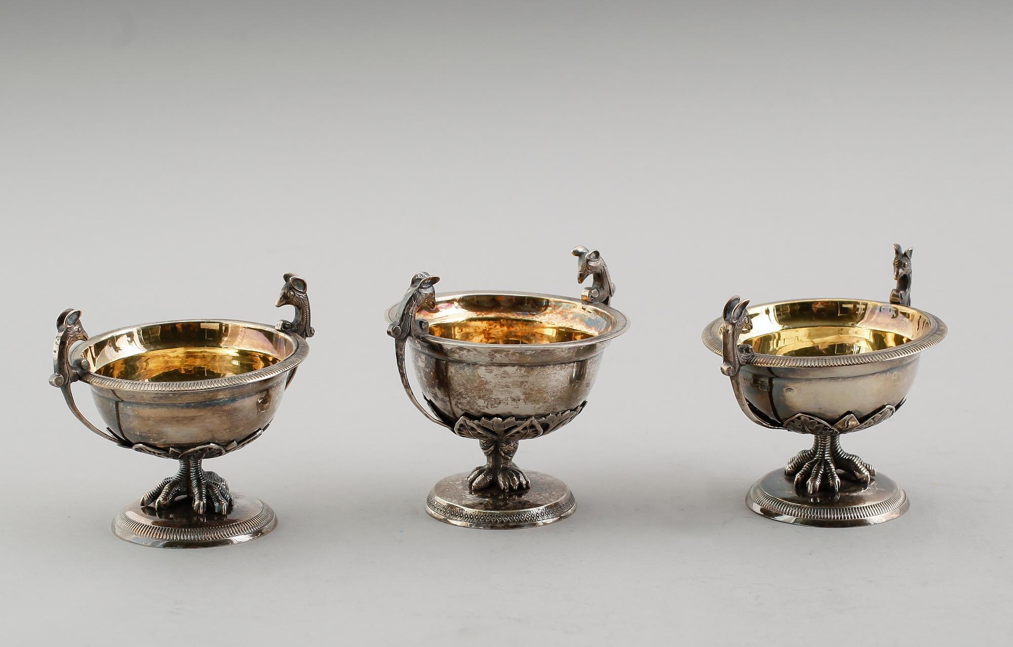 SALTKAR, 3 st snarlika, silver, St Petersburg, Ryssland, 1800-talets första hälft. Vikt ca 308 gram.