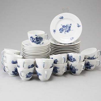 KAFFESERVIS, porslin, 44 delar, "Blå Blomst", Royal Copenhagen.