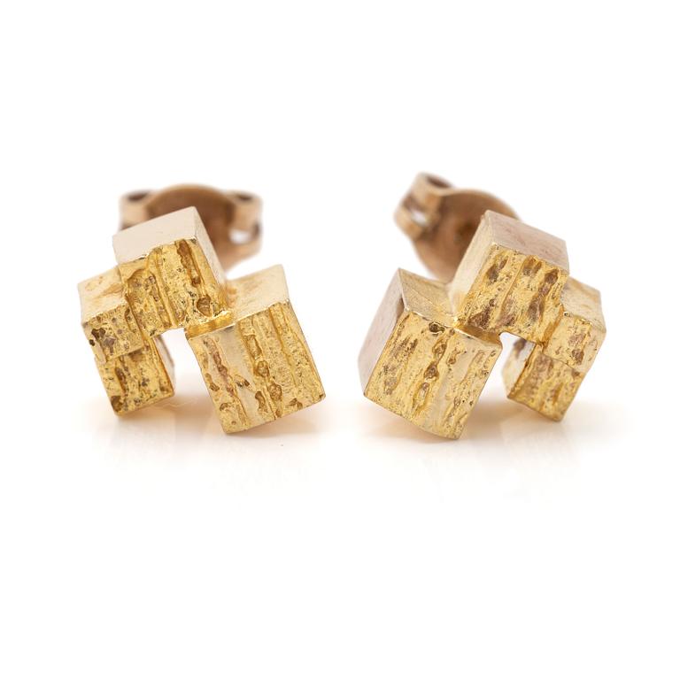 A pair of 18K gold earrings.