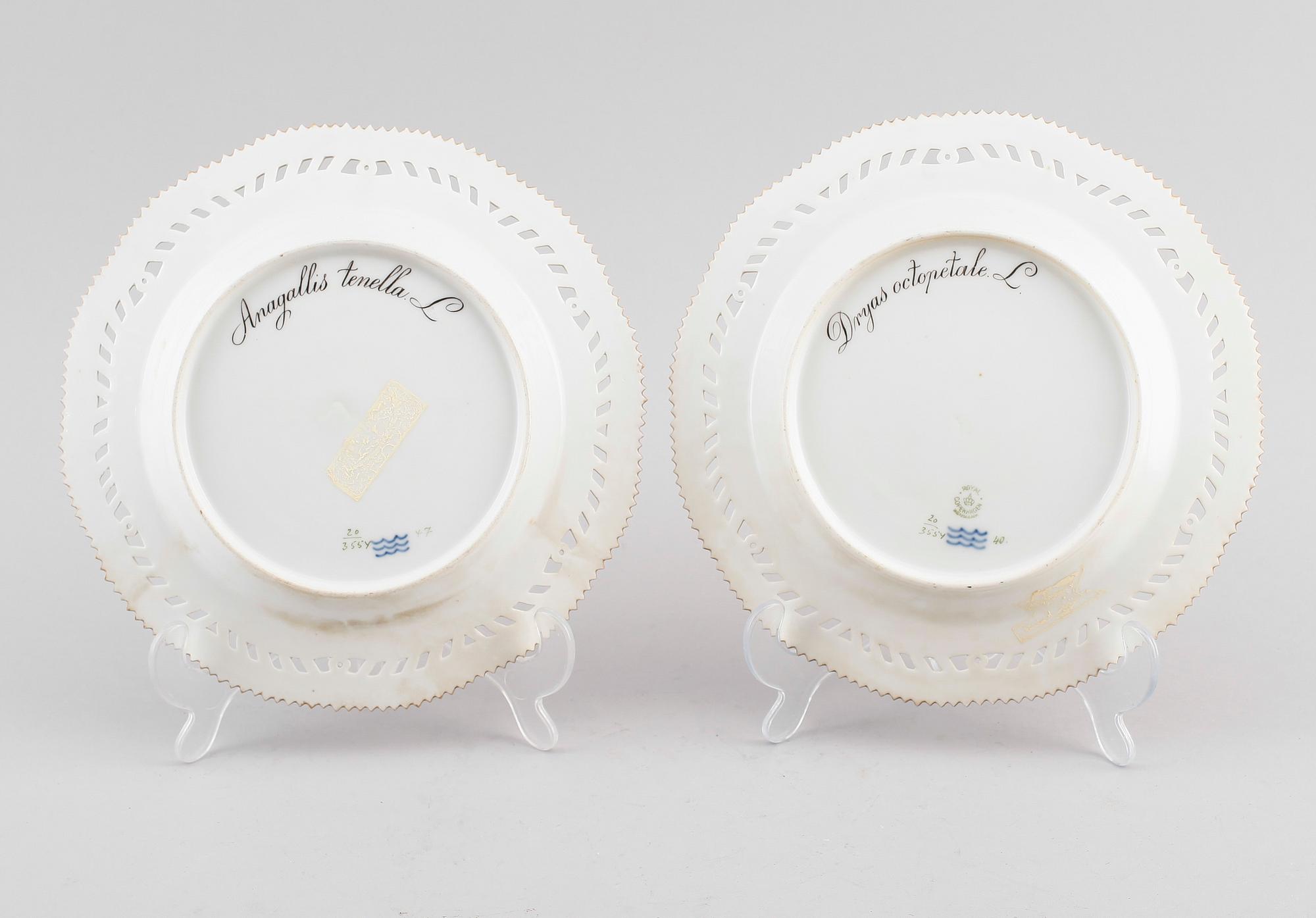 FAT, 2 st, porslin, "Flora Danica", Royal Copenhagen.