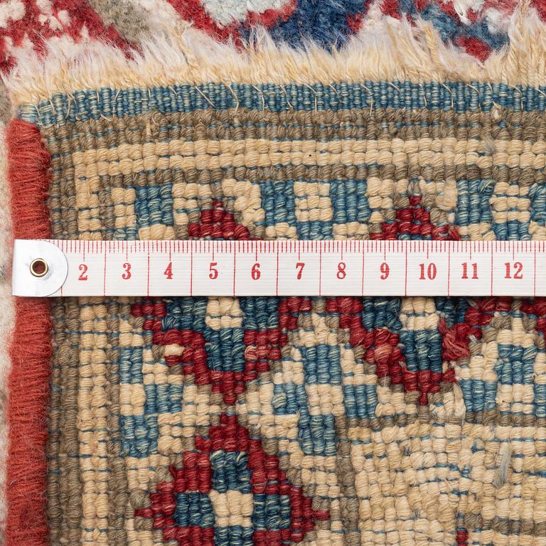 An antique cotton Agra of 'Ziegler Mahal' design, Northern India, c. 647 x 330 cm.