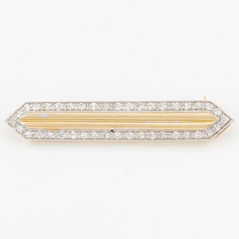 Brooch 18K gold with eight-cut diamonds.