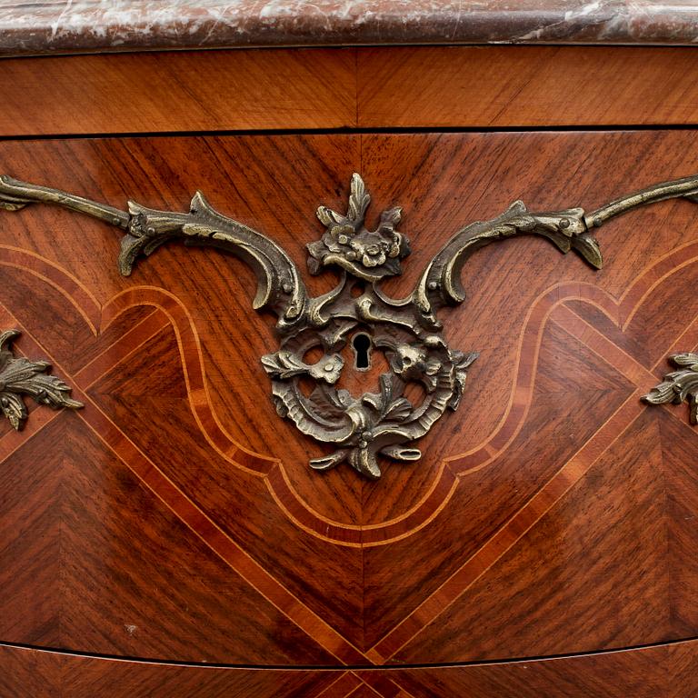 BYRÅ, rokokostil, 1900-tal.