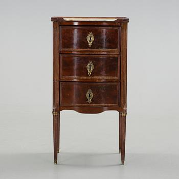 BYRÅ, rokokostil, 1800-tal.