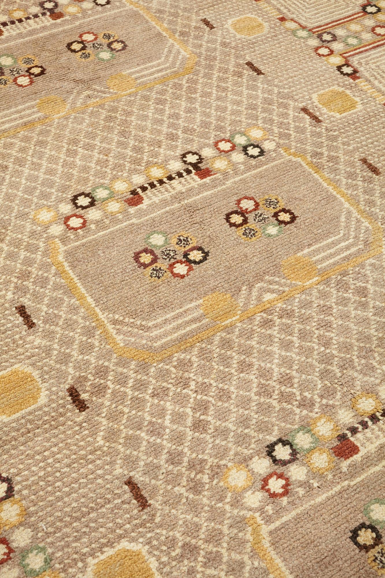 Barbro Nilsson, matto, "Krabban, grå", knotted pile, ca 272-277 x 178,5-183 cm, signed AB MMF BN.