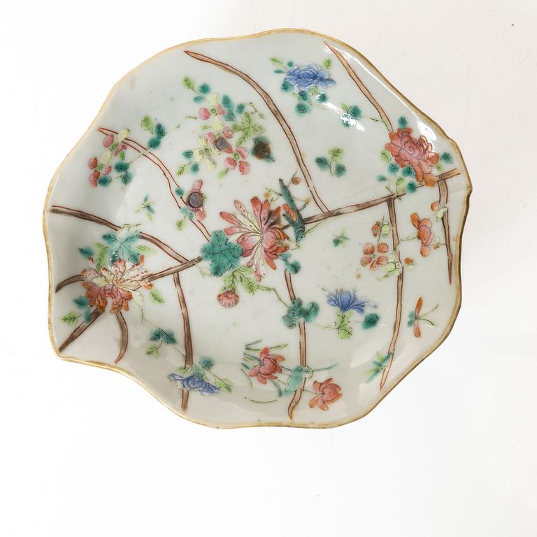 Three Chinese famille rose porcelain dishes, late Qing dynasty / around 1900.