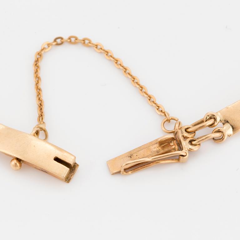 An 18K gold bracelet.