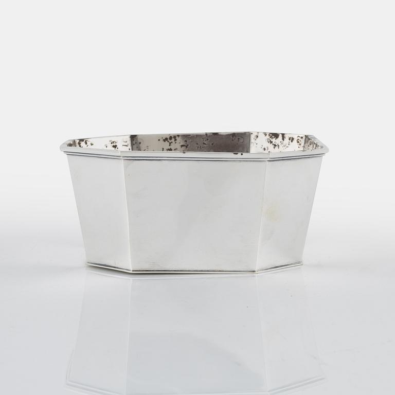 A silver bowl by Helge Lindgren för K Anderson, Stockholm, 1953.