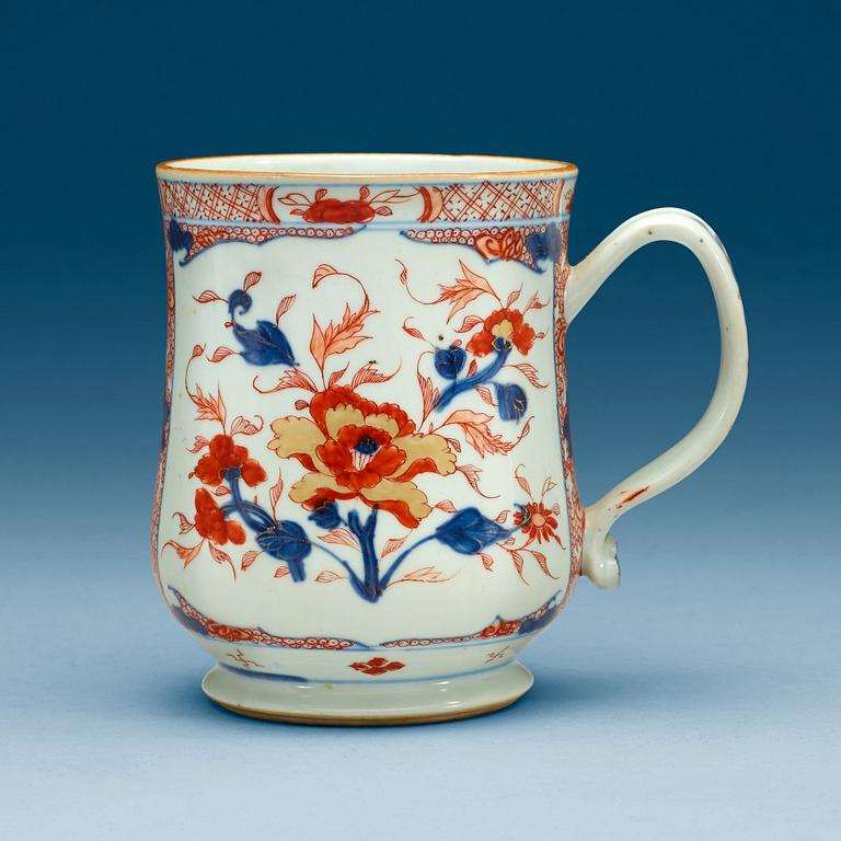 MUGG, kompaniporslin. Qing dynstin, tidigt 1700-tal.