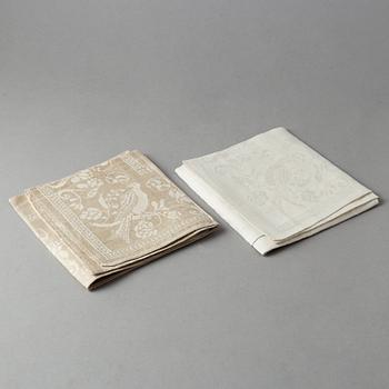 Duk och servetter, 13 st., linnedamast, "Örnarna" (Hellgrenska fågelmönstret).