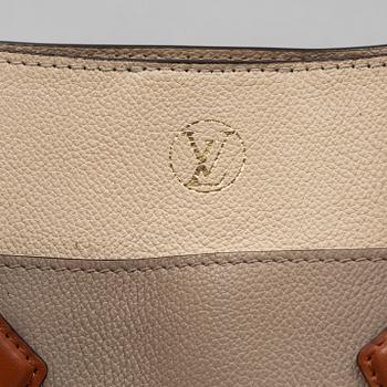 Louis Vuitton, "On My Side MM", 2020.