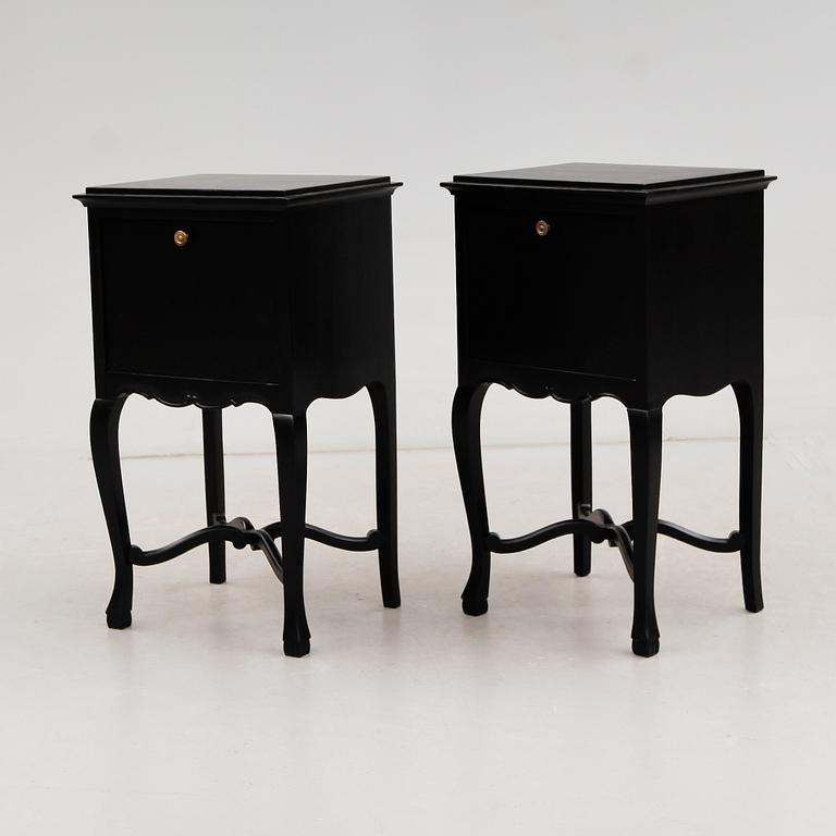 SÄNGBORD, 1 par, 1900-talets första hälft.