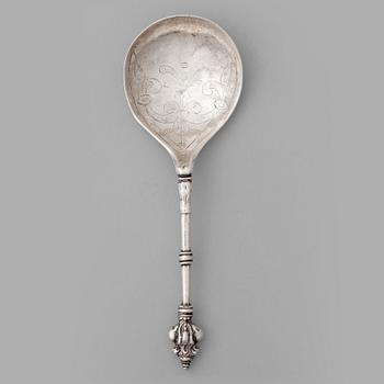 189. A Swedish 17th century silver spoon, unmarked.