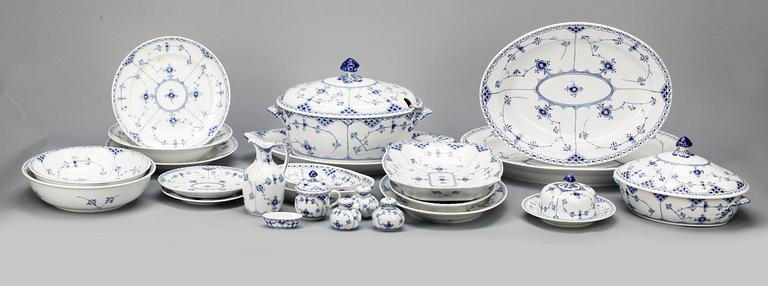 SERVISDELAR, 108 delar. "Musselmalet", Kunglig Dansk.