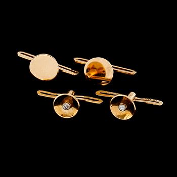 SKJORTKNAPPAR, 2 par, 18 k guld, bla med briljantslipade diamanter. Total vikt 4,2 g.