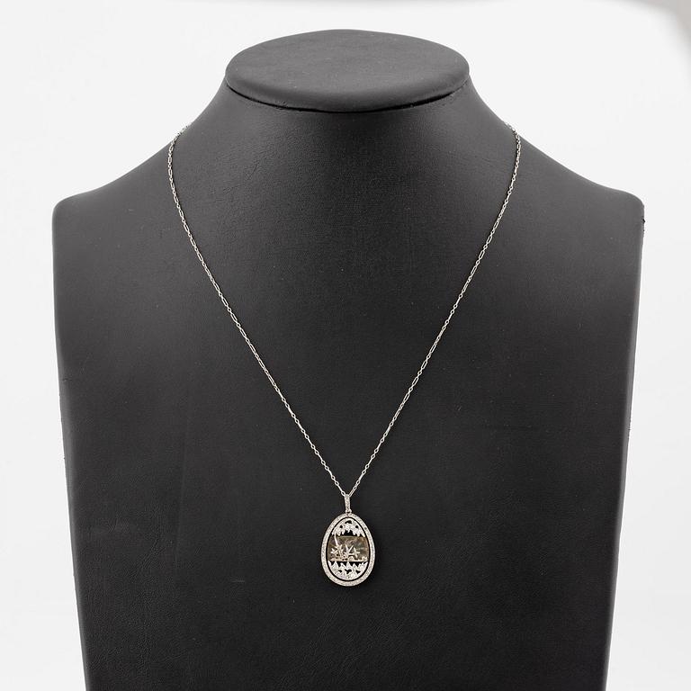 Fabergé hänge med kedja, design Alma Pihl.